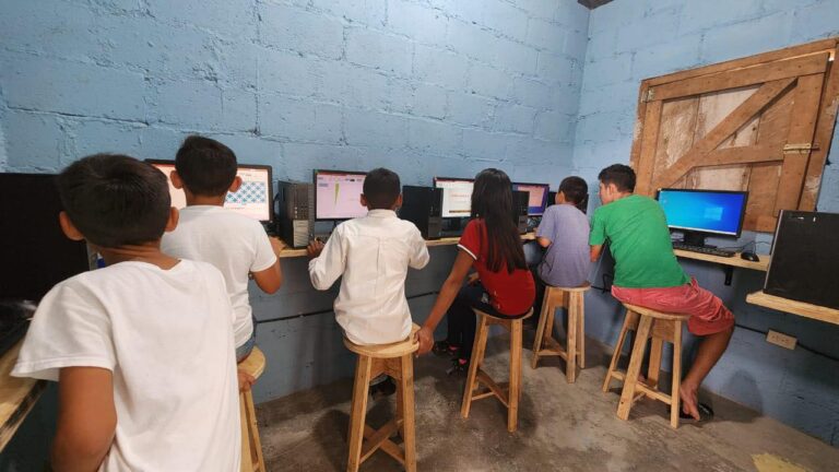 Aula del CEB Álvaro Contreras